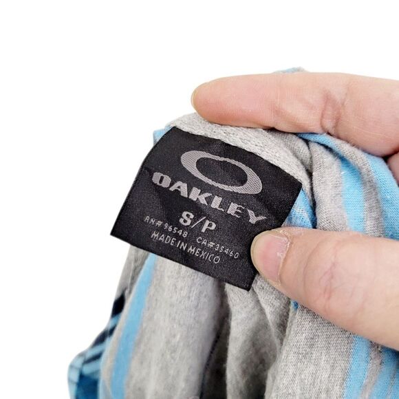 2/$20 Oakley Blue & Grey Hoodie Top Size: Small - Picture 11 of 11